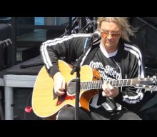 Video: RUSSELL ALLEN And JOEL HOEKSTRA Perform WHITESNAKE, BAD COMPANY And LED ZEPPELIN Classics On ‘Monsters Of Rock’ Cruise