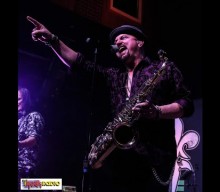 Watch GEOFF TATE Perform Acoustic Version Of QUEENSRŸCHE Classic At iRock Radio