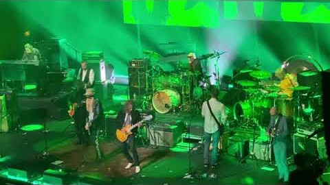 Watch KIRK HAMMETT, STEVEN TYLER, BILLY GIBBONS Perform At PETER GREEN Tribute Concert
