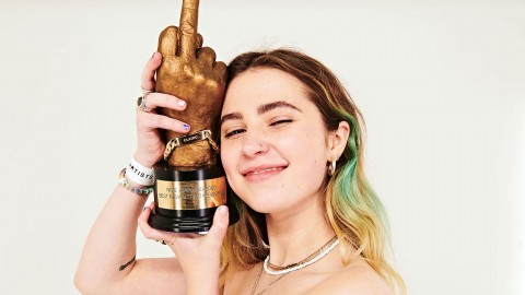 Clairo confirms herself for Glastonbury 2020 – and she’s promised to take her mum