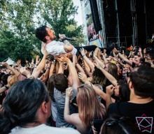 Frank Turner urges other artists to “give something back” to grassroots venues facing closure