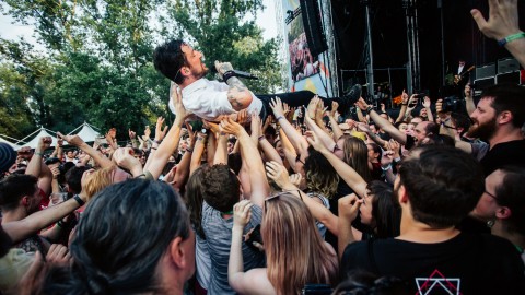 Frank Turner urges other artists to “give something back” to grassroots venues facing closure