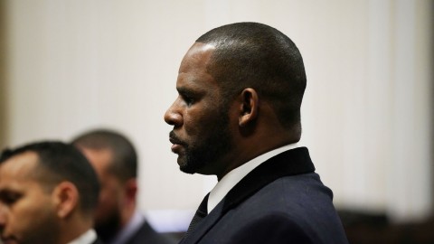 Prosecutors accuse R. Kelly of abusing teenage boy in new court filing