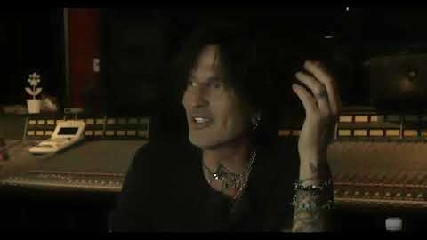 TOMMY LEE Defends Twitter For Fact-Checking DONALD TRUMP: ‘Everything That Guy Says Is Never Correct’