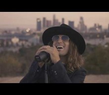DIRTY HONEY Performs Acoustic Version Of “Down The Road” As Part Of ‘Suitcase Sessions’
