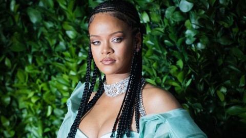 Rihanna calls for justice for Breonna Taylor: “Her killers are at home watching Netflix”