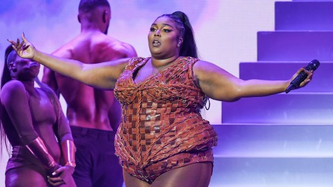 Watch Lizzo cover Erykah Badu’s ‘Tyrone’ with cheeky lyric changes referencing Drake and Chris Evans