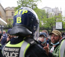 Stars of the entertainment world react to far-right riots in London: “These lot have proven how backwards our country can be”