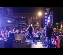 GREAT WHITE Plays Concert In North Dakota With No Restrictions In Place: No Social Distancing, No Masks (Video)