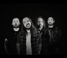 SEETHER Bassist Says It’s ‘Frustrating’ Not Being Able To Tour In Support Of New Album