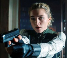 Scarlett Johansson will “hand the baton” to Florence Pugh in ‘Black Widow’