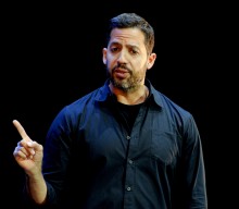 David Blaine completes daredevil balloon stunt over Arizona desert