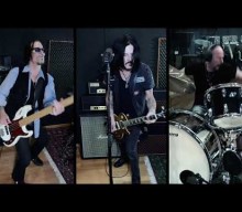 Ex-GUNS N’ ROSES Guitarist GILBY CLARKE Performs Quarantine Version Of ‘The Gospel Truth’ Single