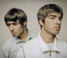 Oasis photographer says the band “split up” during ‘(What’s The Story) Morning Glory?’ recording