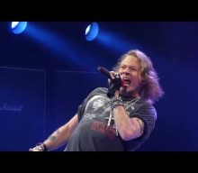 ANGUS YOUNG Says Possibility Of AC/DC Continuing With AXL ROSE ‘Never Really Came Up’