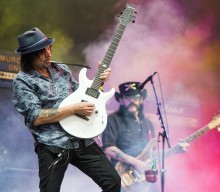 Motörhead’s Phil Campbell reveals advice given to him by Lemmy: “Don’t wear shorts on stage”