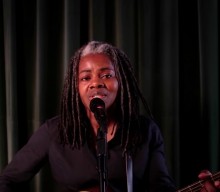 Watch Tracy Chapman perform ‘Talkin’ ‘Bout a Revolution’ on ‘Seth Meyers’