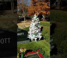 Protective Fence Erected Around Graves Of PANTERA Legends DIMEBAG And VINNIE PAUL