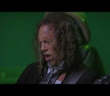 Watch Pro-Shot Video Of KIRK HAMMETT And BILLY GIBBONS Performing FLEETWOOD MAC’s ‘The Green Manalishi (With The Two Prong Crown)’