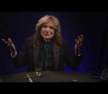 WHITESNAKE’s DAVID COVERDALE Unboxes Vinyl Version Of ‘The Blues Album’ (Video)