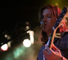 The Lemonheads’ Evan Dando performs in local supermarket that found his lost wallet