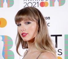 Taylor Swift watches young singer-songwriter’s set at Belfast bar