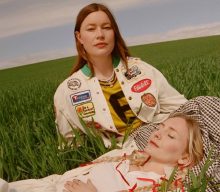 Wet Leg sign to Domino Records and share infectious debut single ‘Chaise Longue’