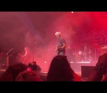 Watch GEORGE LYNCH Rejoin DOKKEN On Stage In Moline, Illinois