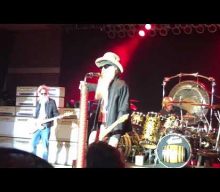 ZZ TOP Performs Without Bassist DUSTY HILL In Illinois (Video)