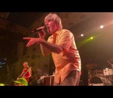 LIMP BIZKIT’s FRED DURST Debuts Unrecognizable New Look At Chicago Concert (Video)