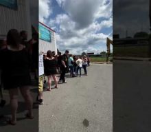 MEGADETH’s DAVE MUSTAINE Takes Part In Bottle-Signing And Wine-Tasting Event In Nashville: Video, Photos
