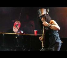 AXL ROSE Pays Tribute To Rapper BIZ MARKIE At GUNS N’ ROSES’ East Rutherford Concert (Video)