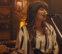 Watch Courtney Barnett perform a dizzying rendition of ‘Rae Street’ on ‘Fallon’