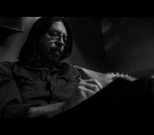 Watch DAVE GROHL Discuss His Upcoming ‘The Storyteller’ Book