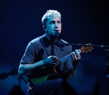Twenty One Pilots’ Tyler Joseph announces pregnancy news during VMAs performance