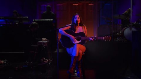 Kacey Musgraves channels ‘Forrest Gump’ in ‘SNL’ performance of ‘Justified’