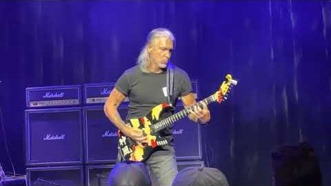 Watch GEORGE LYNCH Rejoin DOKKEN On Stage In Waukegan, Illinois