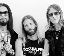 Watch Dave Navarro and Taylor Hawkins’ NHC cover David Bowie at first headline show
