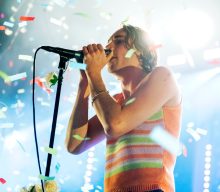 Sports Team live in London: connection amid the confetti cannons