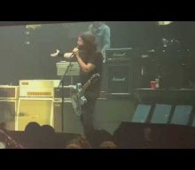 FOO FIGHTERS Bring GENE SIMMONS Out On Stage During Las Vegas Concert (Video)