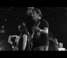 Watch Original AC/DC Singer DAVE EVANS Perform ‘Highway To Hell’ In California