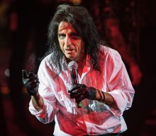Alice Cooper holds annual Christmas pudding fundraiser concert