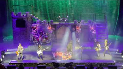 ALICE COOPER Kicks Off 2022 Tour In Cincinnati (Video)