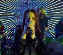 Watch Nell and The Flaming Lips cover Nick Cave & The Bad Seeds’ ‘Red Right Hand’ on ‘Colbert’
