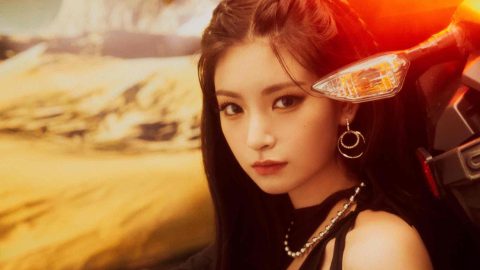 EVERGLOW to temporarily promote without member Yiren