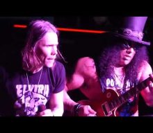 SLASH Pays Tribute To TAYLOR HAWKINS At Orlando Concert: ‘We Lost A Really Close Friend’