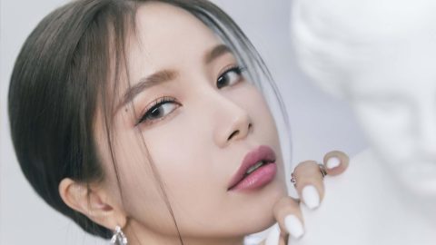 MAMAMOO’s Solar drops striking teaser for ‘Honey’ music video