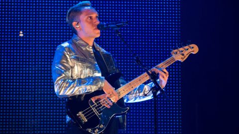 Oliver Sim rehearses new version of The xx’s ‘I Dare You’ ahead of debut solo tour