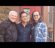 RUSH’s GEDDY LEE Says NEIL PEART ‘Didn’t Want Anyone To Know’ About His Illness: ‘He Wanted To Keep It In The House’