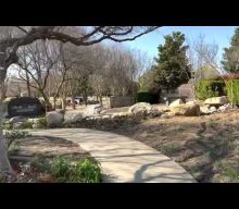 Here Are Walking Directions To Graves Of PANTERA Legends DIMEBAG And VINNIE PAUL (Video)